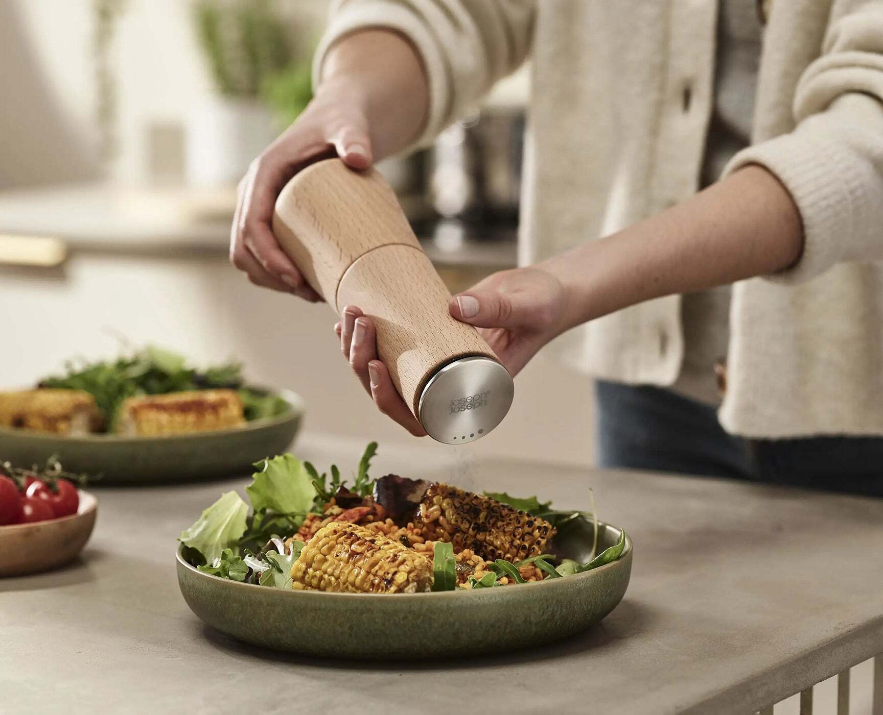 Drevený mlynček na korenie Joseph Joseph Milltop 19 cm, 20190