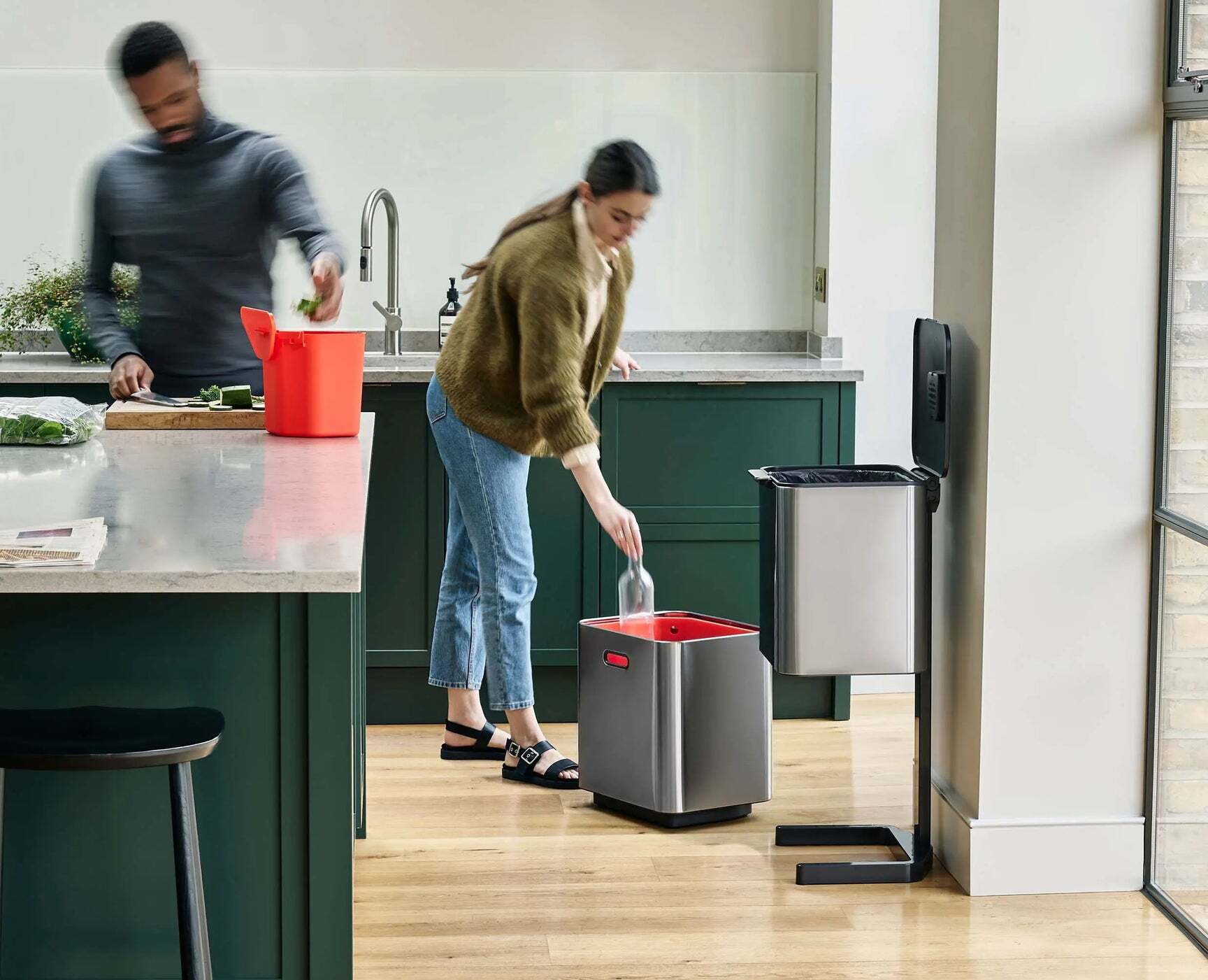 Kuchynský odpadkový kôš Joseph Joseph Totem Max 60 l, nerezová oceľ, 30060