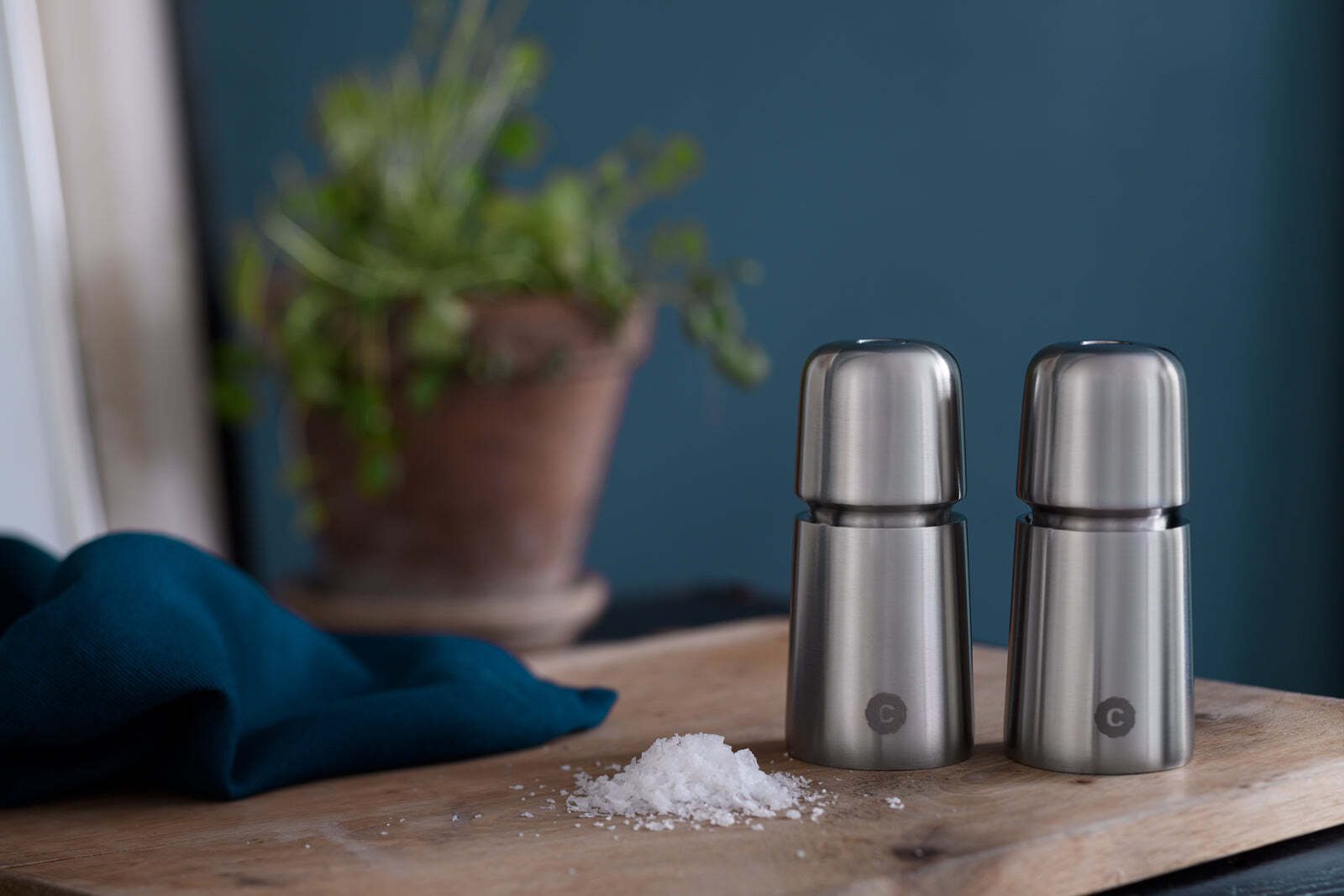 Mlynček na korenie CrushGrind Stockholm z nehrdzavejúcej ocele 11 cm, 070270-3001