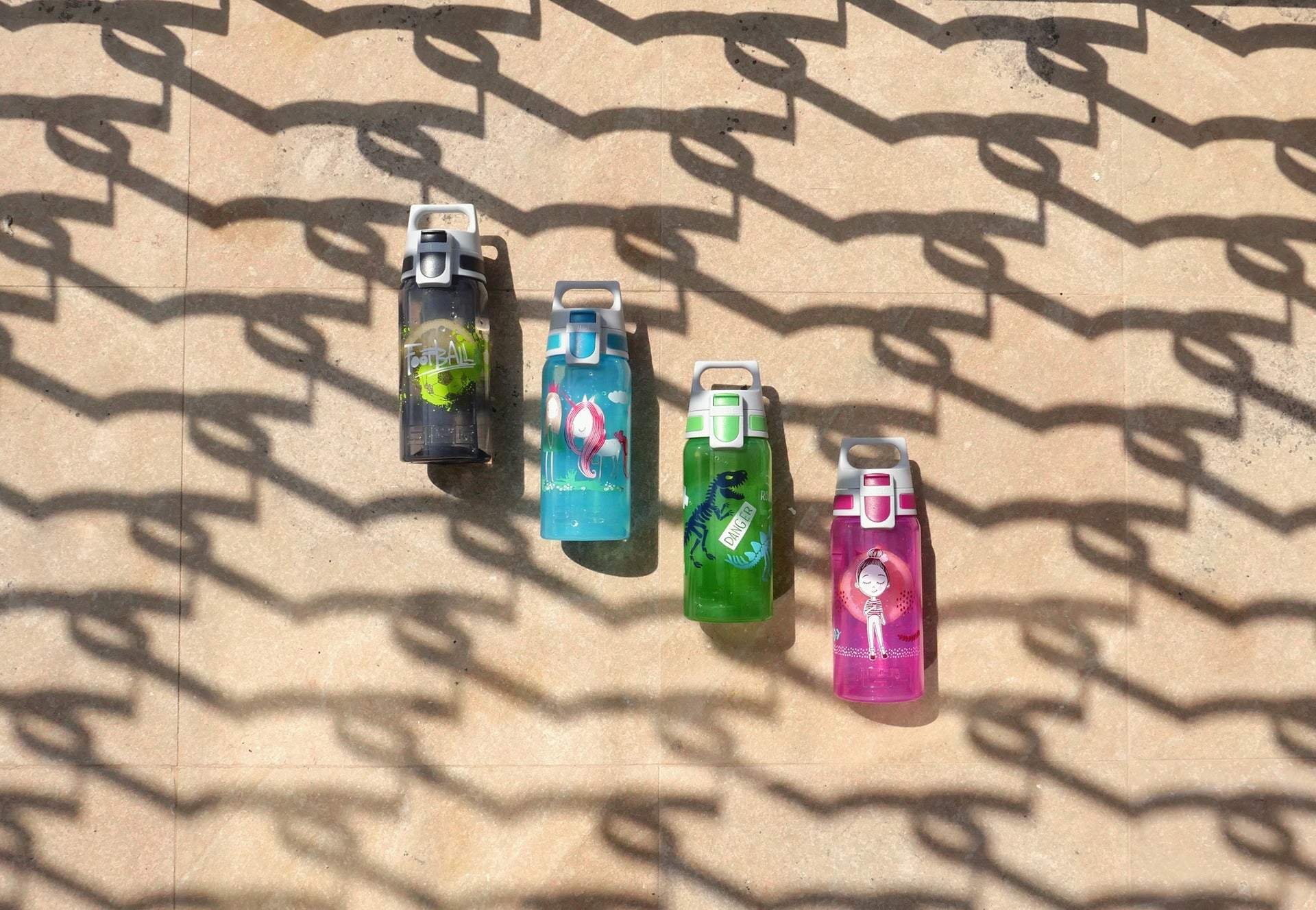 Sigg Viva One detská fľaša na pitie 500 ml, futbalová visačka, 9001.50